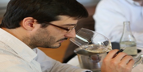 Joaquín Hidalgo: perfil de un experto vinómano
